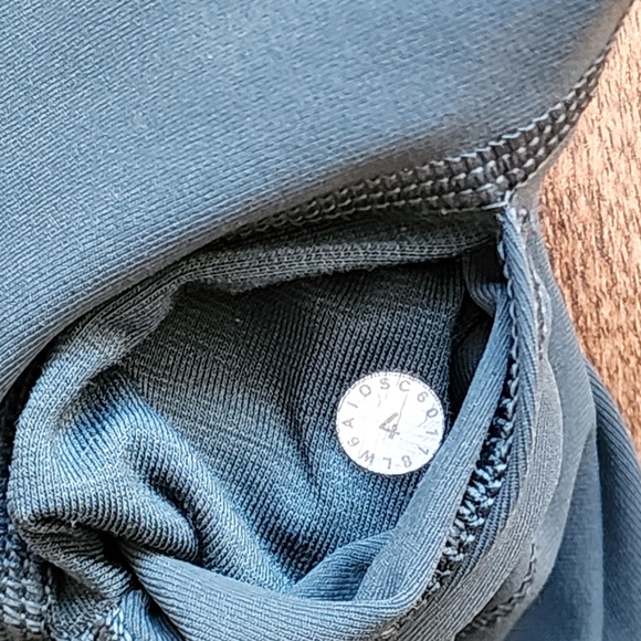 Lululemon Cropped Leggings Workout Pants Green Women's Size 4 - Picture 10 of 10